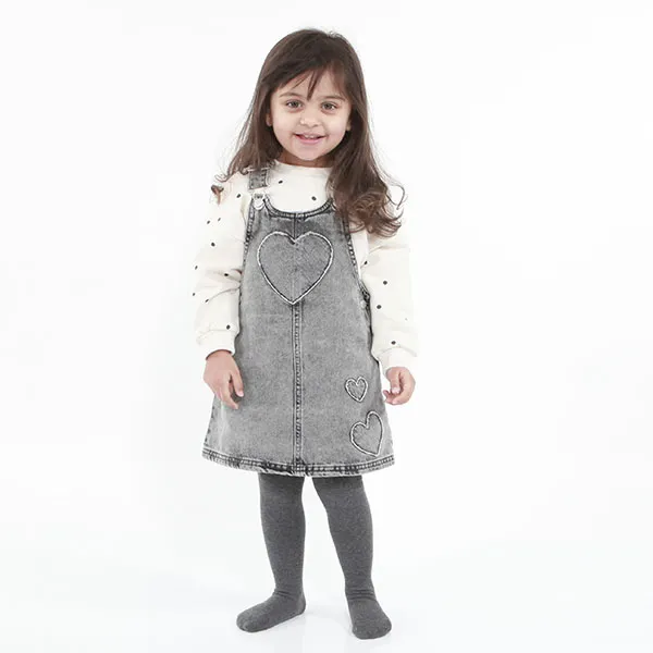 Ayra Top Baby Model London portfolio photograph 2