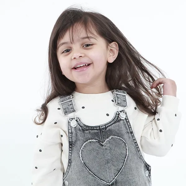 Ayra Top Baby Model London portfolio photograph 10